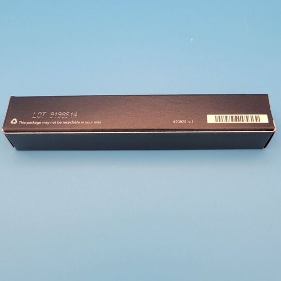 NIB Savvy Minerals by Young Living Lip Gloss Color Abundant (Sheer Light Pink) - Picture 5 of 8